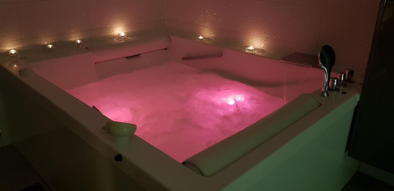 Apartment Plaza ----Wallbox 11Kw 16A ----- Private Spa- Jacuzzi, Infrared Sauna, Luxury Massage Chair, Parking, Entry With Pin 0 - 24H, Free Cancellation 24 Hours Before Check In Slavonski Brod Exterior foto